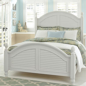 Liberty Furniture Summer House King Poster Bed in Oyster White image